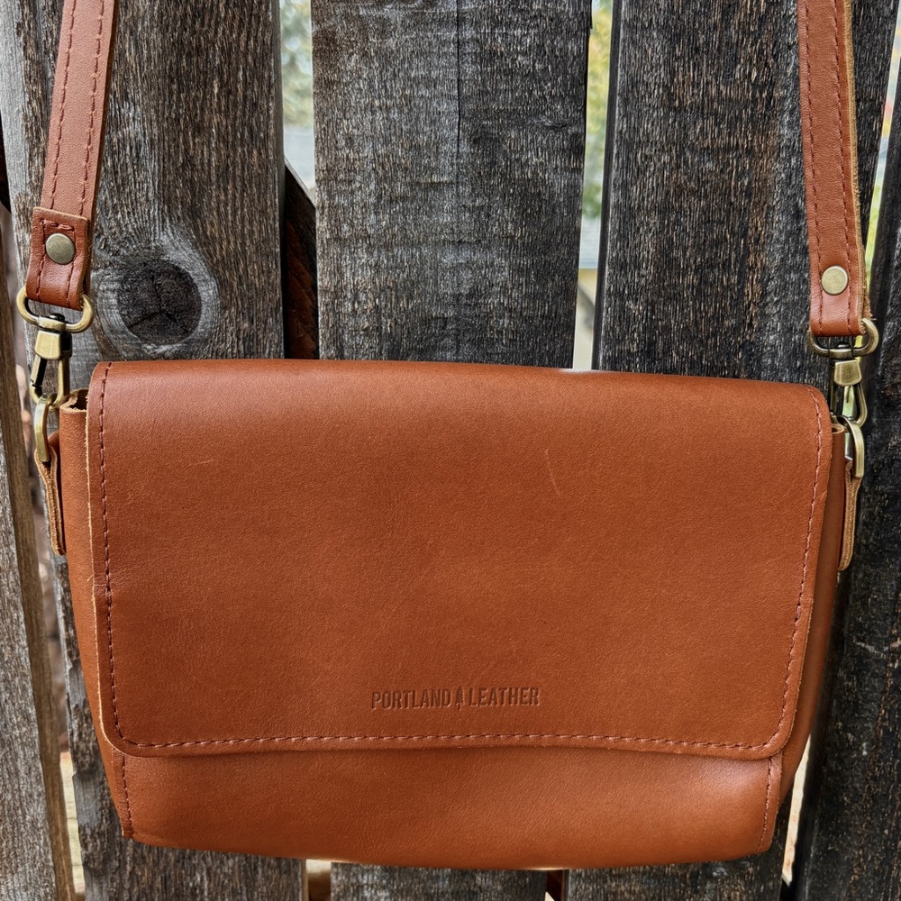 Portland Leather Goods Medium Metro Crossbody Leather Bag NWOT In Honey - Picture 2 of 16